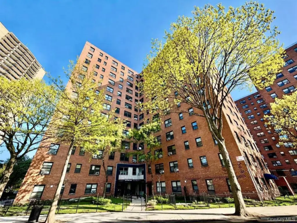 Rego Park MLS#990373 property listing photo 1