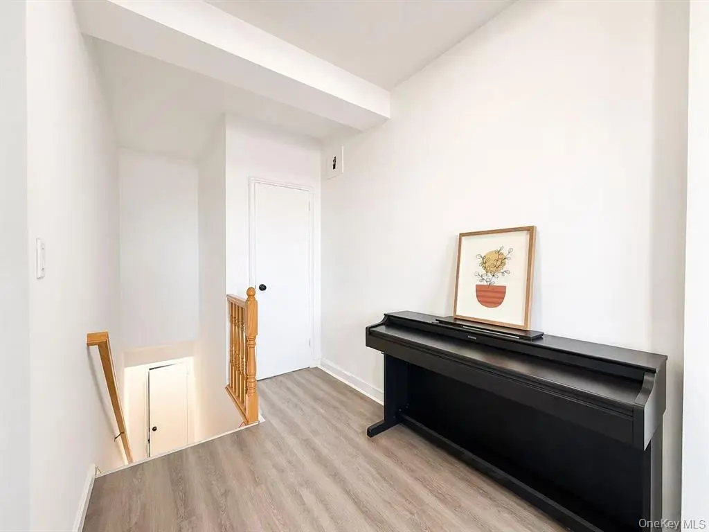 Rego Park MLS#990373 property listing photo 8