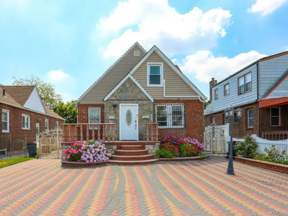 Saint Albans MLS#1022123 property listing photo 1