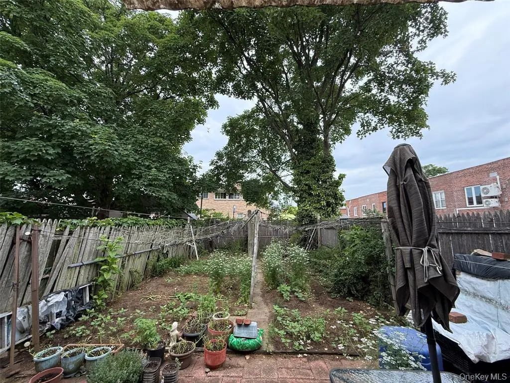 South Ozone Park MLS#1012477 property listing photo 2