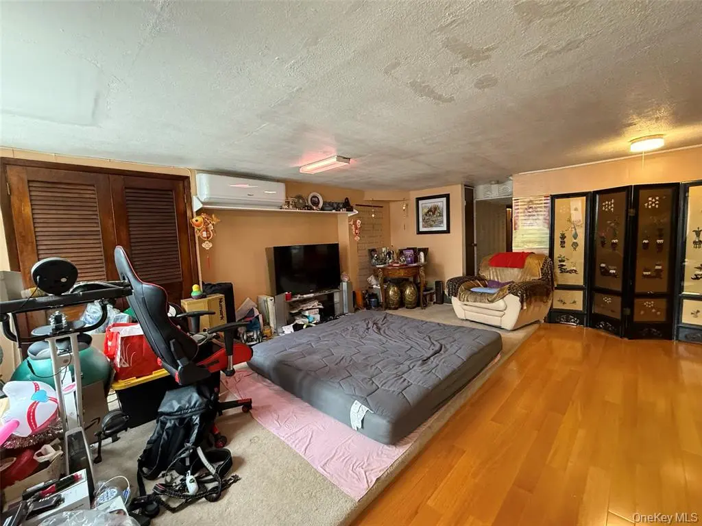 South Ozone Park MLS#1012477 property listing photo 4