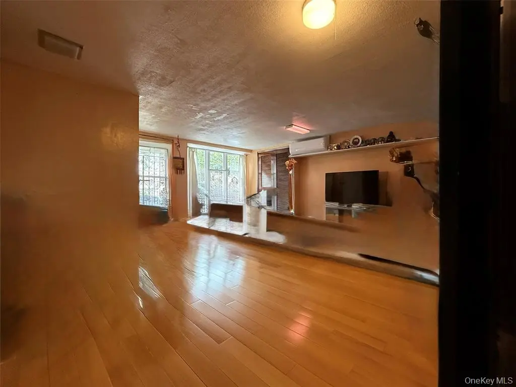 South Ozone Park MLS#1012477 property listing photo 5