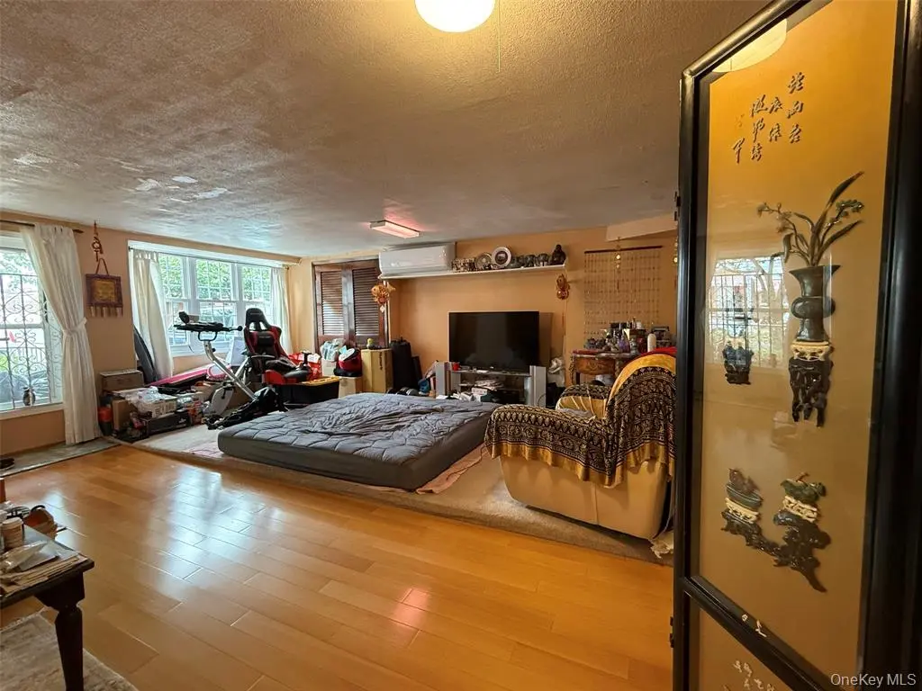 South Ozone Park MLS#1012477 property listing photo 6