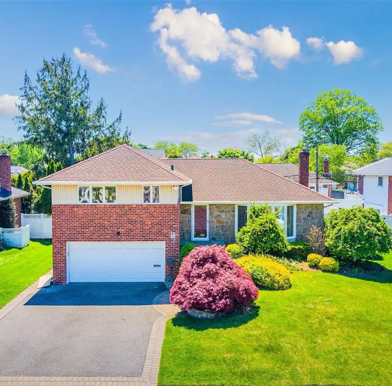 Syosset MLS#1001415 property listing photo 1