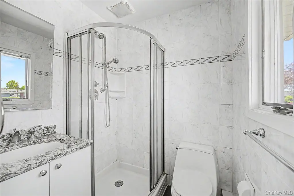 Syosset MLS#1001415 property listing photo 15