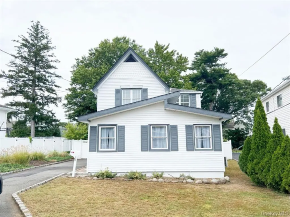 Syosset MLS#1027817 property listing photo 1