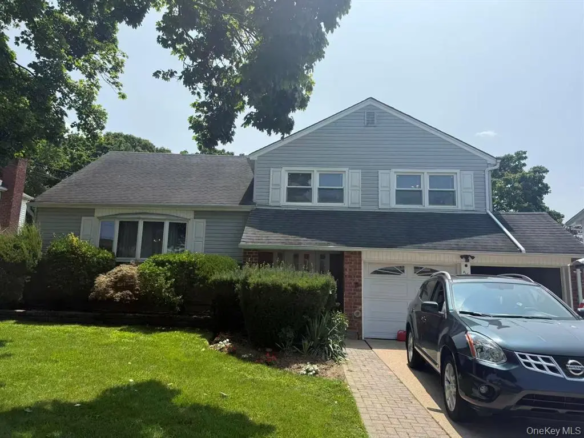 Syosset MLS#1028368 property listing photo 1