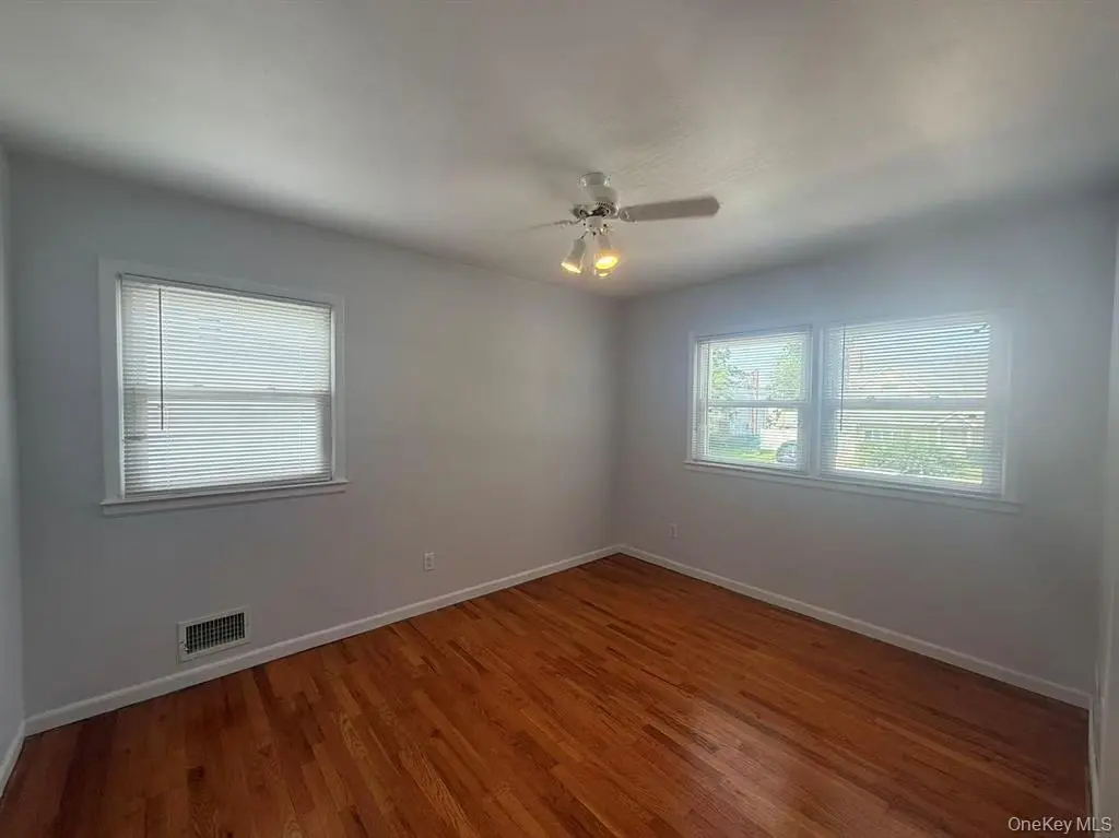 Syosset MLS#1028368 property listing photo 6