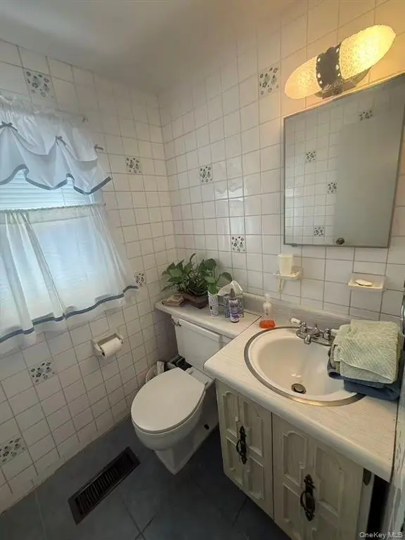 Syosset MLS#1028368 property listing photo 13
