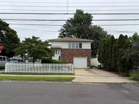 Westbury MLS#1023008 property listing photo 1