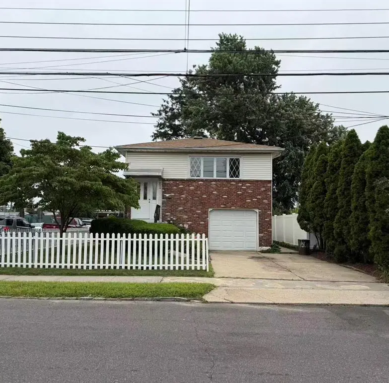 Westbury MLS#1023008 property listing photo 1