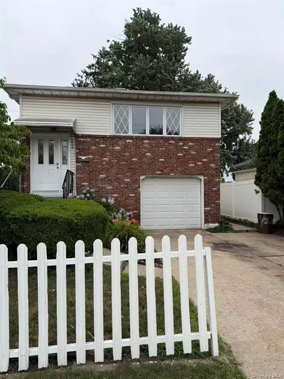 Westbury MLS#1023008 property listing photo 3