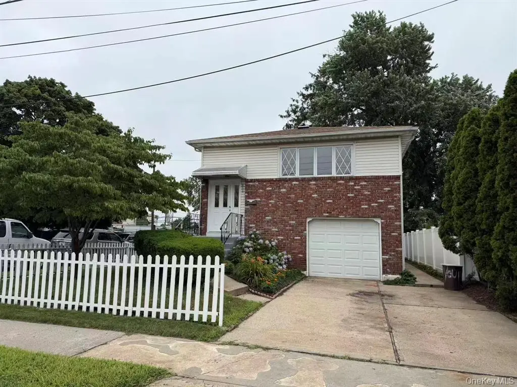 Westbury MLS#1023008 property listing photo 4