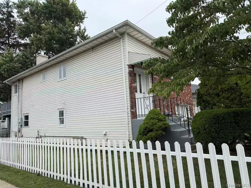 Westbury MLS#1023008 property listing photo 36