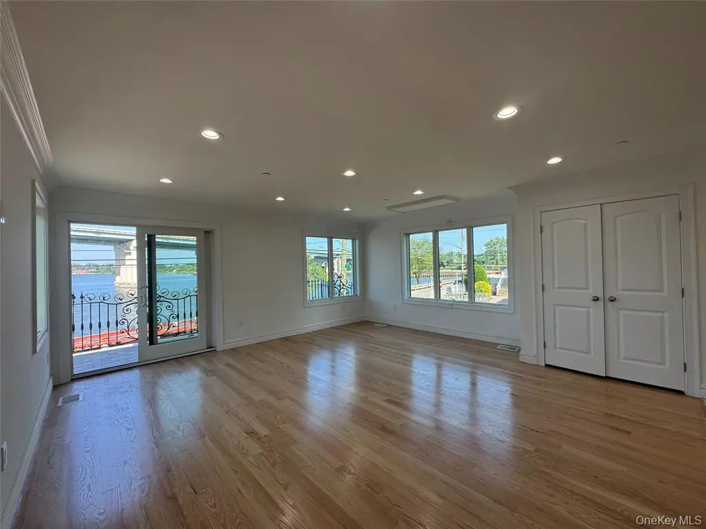 Whitestone MLS#1031891 property listing photo 11