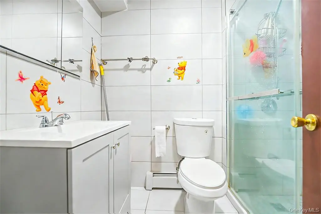 Updated full bathroom