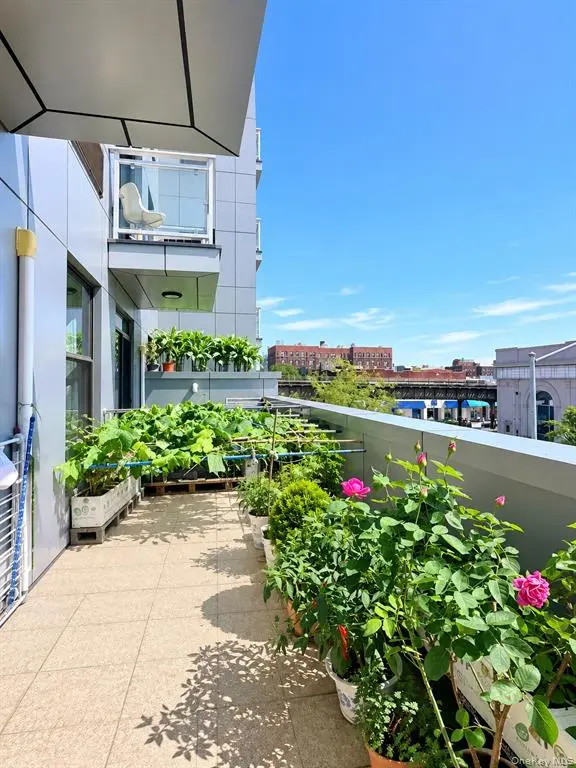 Terrace with neighborhood view