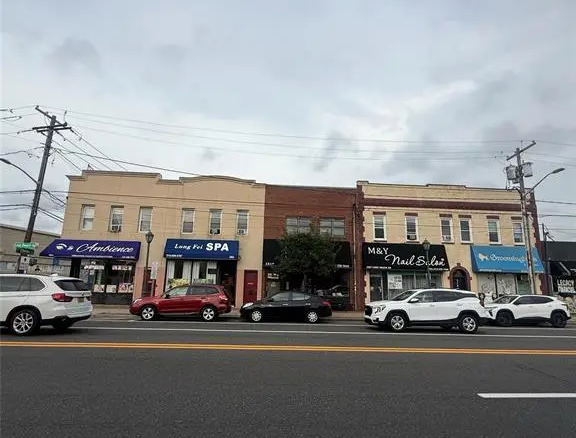 Retail storefronts along Long Beach Road in Nassau County