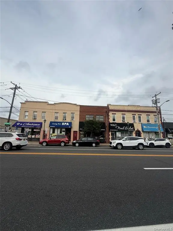 Retail storefronts along Long Beach Road in Nassau County