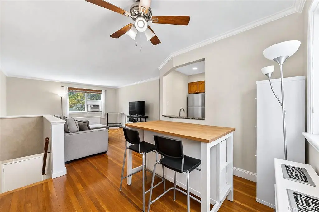 Open kitchen breakfast bar