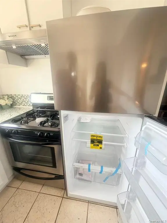 Gas range and refrigerator