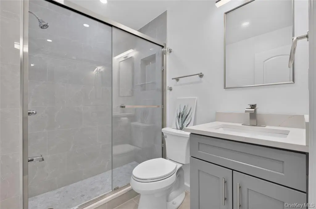 Updated full bathroom