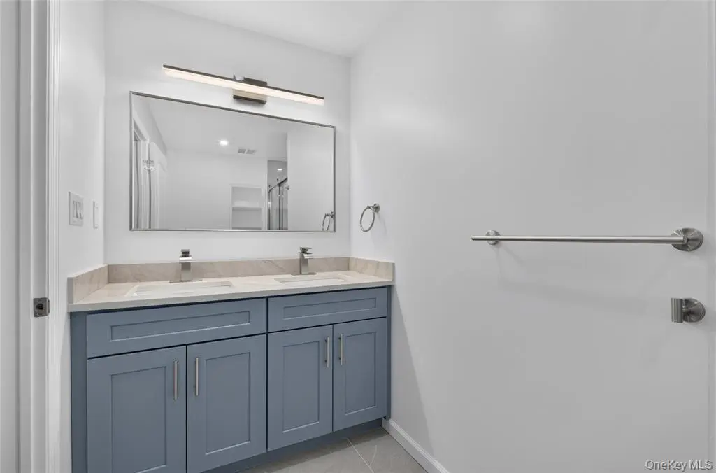 Full bathroom vanity