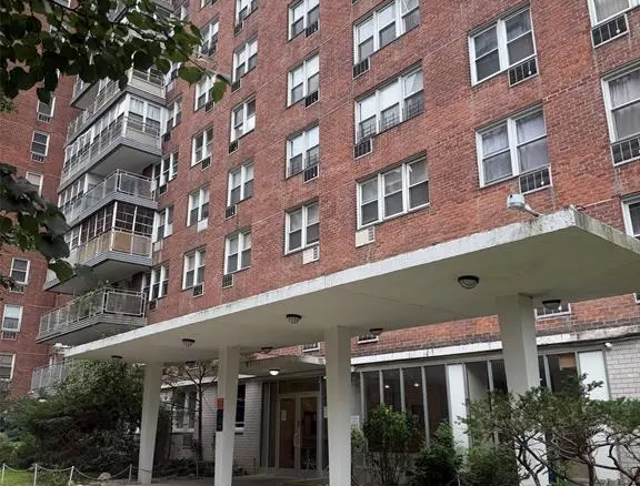 Exterior entrance of Carlyle Towers on Franklin Avenue in Flushing