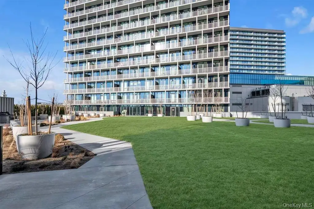 Landscaped sky garden at Longfield condominium