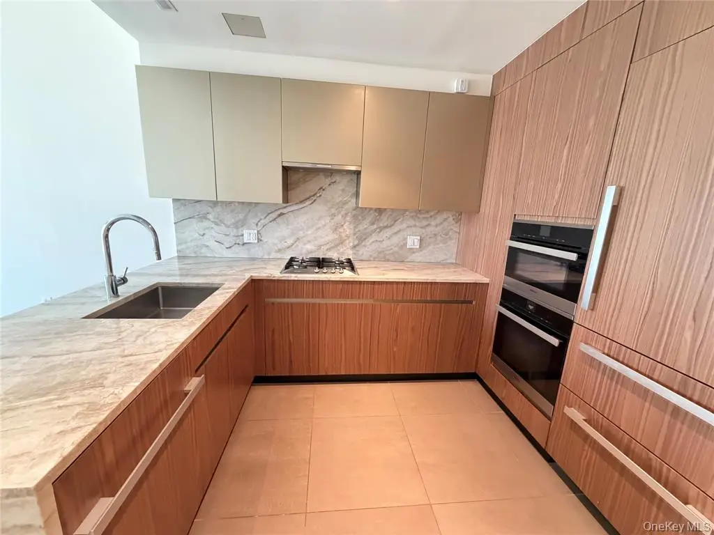 法拉盛 Tangram House West 顶层一房康斗｜图片 9/16