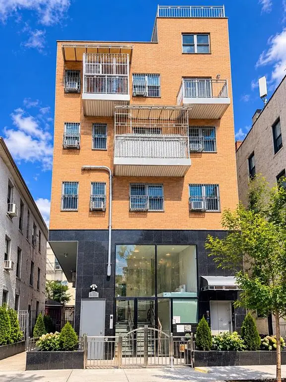 Brooklyn Borough Park社区设施康斗｜约937平方英尺带3车位｜房源照片｜图片 1/10