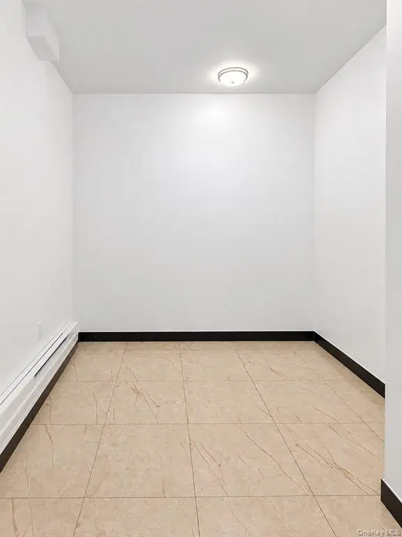 Brooklyn Borough Park社区设施康斗｜约937平方英尺带3车位｜房源照片｜图片 3/10