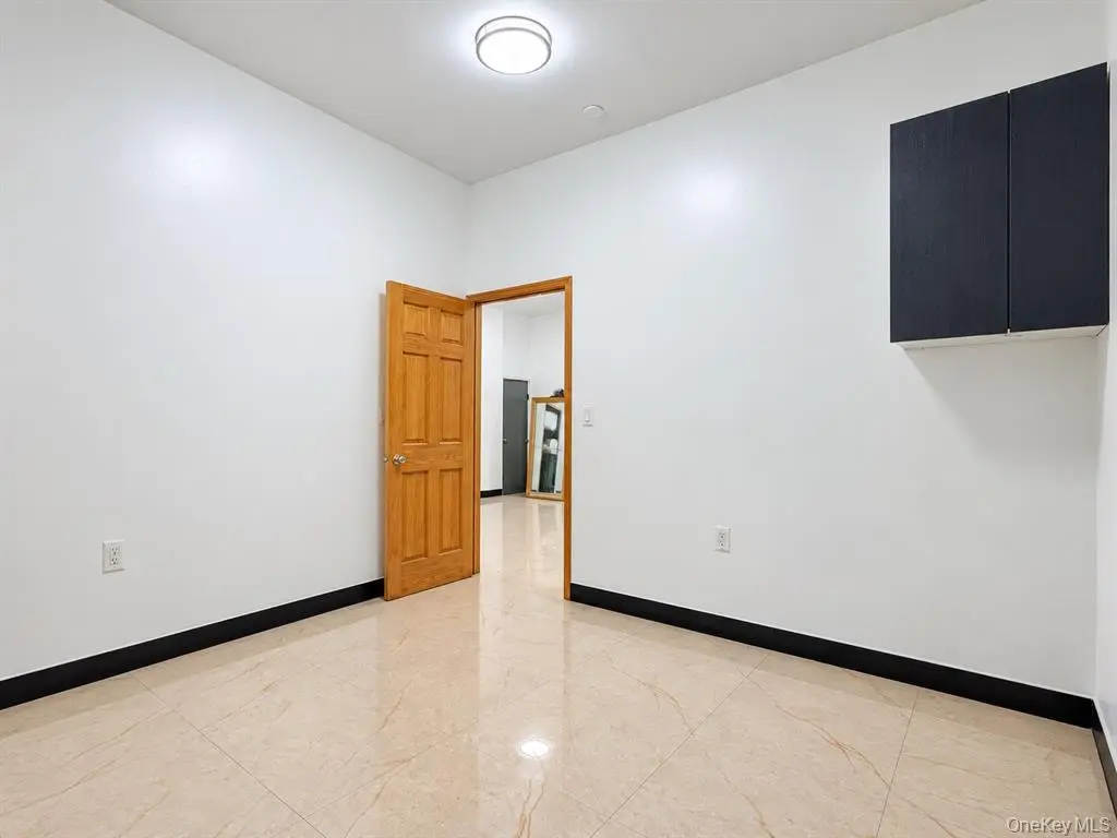 Brooklyn Borough Park社区设施康斗｜约937平方英尺带3车位｜房源照片｜图片 5/10