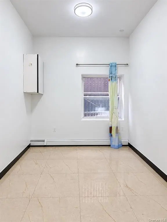 Brooklyn Borough Park社区设施康斗｜约937平方英尺带3车位｜房源照片｜图片 7/10