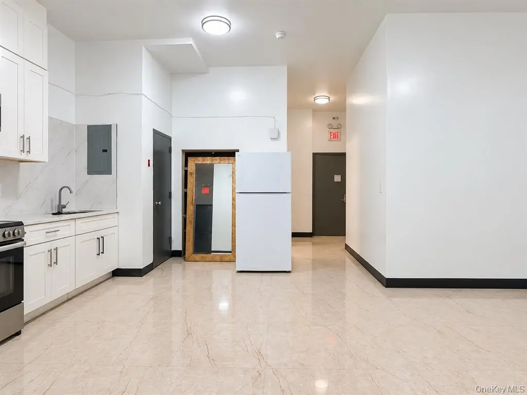 Brooklyn Borough Park社区设施康斗｜约937平方英尺带3车位｜房源照片｜图片 8/10