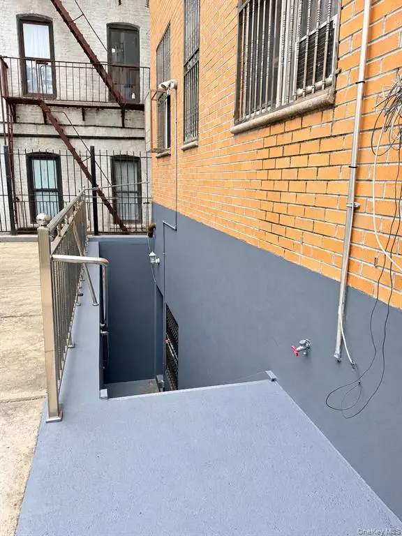 Brooklyn Borough Park社区设施康斗｜约937平方英尺带3车位｜房源照片｜图片 10/10