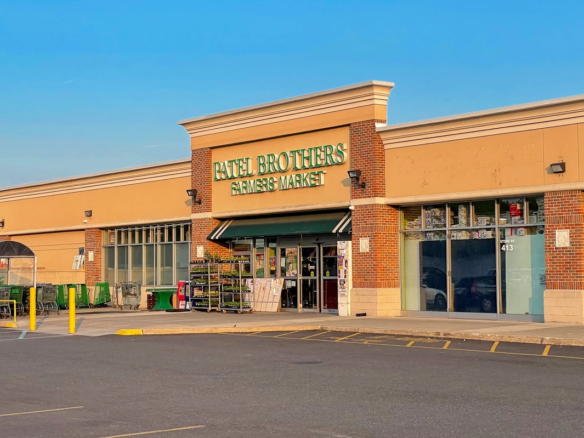 Hicksville Patel Brothers Farmers Market 店面，2023 年摄