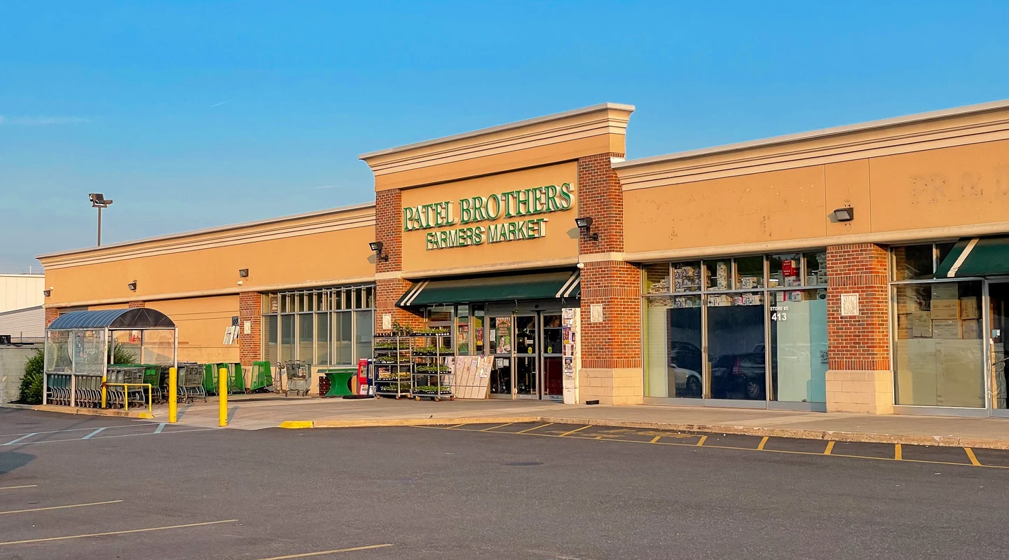 Hicksville Patel Brothers Farmers Market 店面，2023 年摄