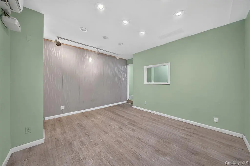 法拉盛商业空间出售｜室内空间｜MLS 1058146