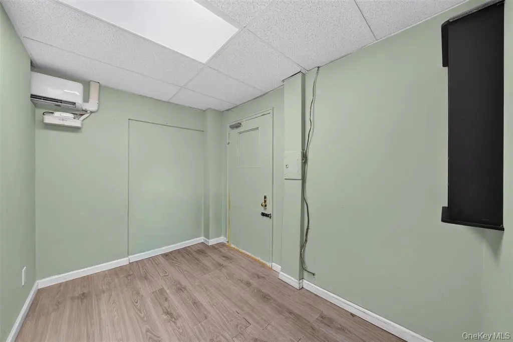 法拉盛商业空间出售｜室内空间｜MLS 1058146