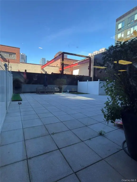 长岛市一房康斗出租｜楼宇户外空间｜MLS 1058221