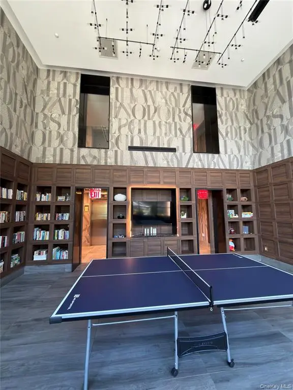 长岛市一房康斗出租｜楼宇休闲空间｜MLS 1058221