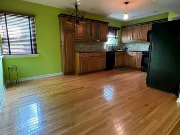 贝赛三房独立屋｜转角地块｜MLS房源照片｜图片 1/9