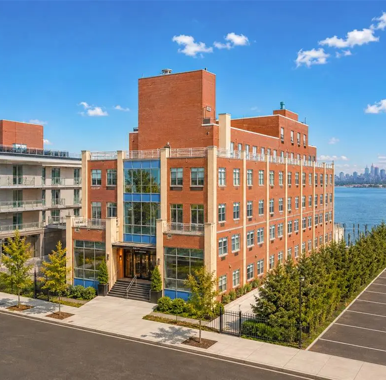 大学点14-34 110th Street CF商业物业与楼宇环境｜MLS展示照片｜图片 1/21