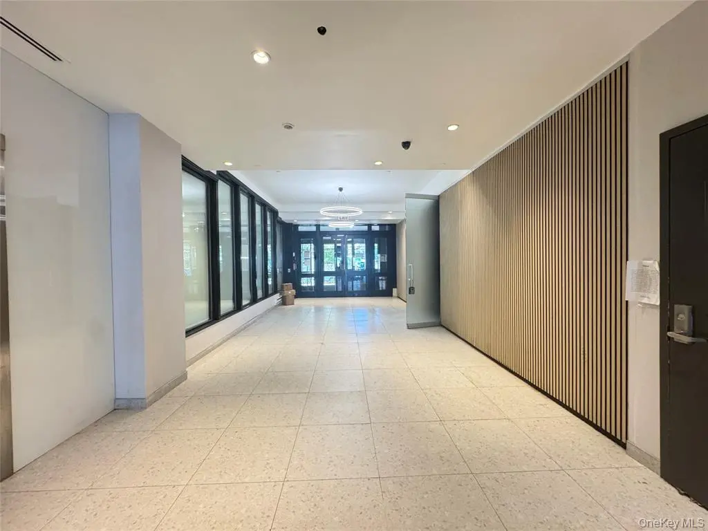大学点14-34 110th Street CF商业物业与楼宇环境｜MLS展示照片｜图片 3/21