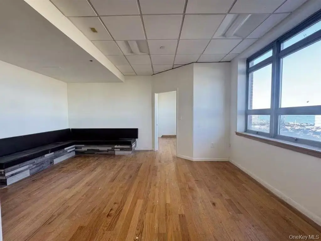大学点14-34 110th Street CF商业物业与楼宇环境｜MLS展示照片｜图片 11/21