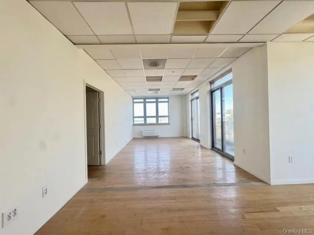 大学点14-34 110th Street CF商业物业与楼宇环境｜MLS展示照片｜图片 14/21