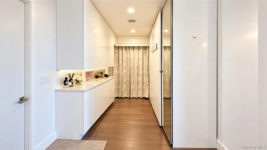 法拉盛SkyView Parc Grand Three｜MLS物业及公共设施展示，具体18C现状另行核实