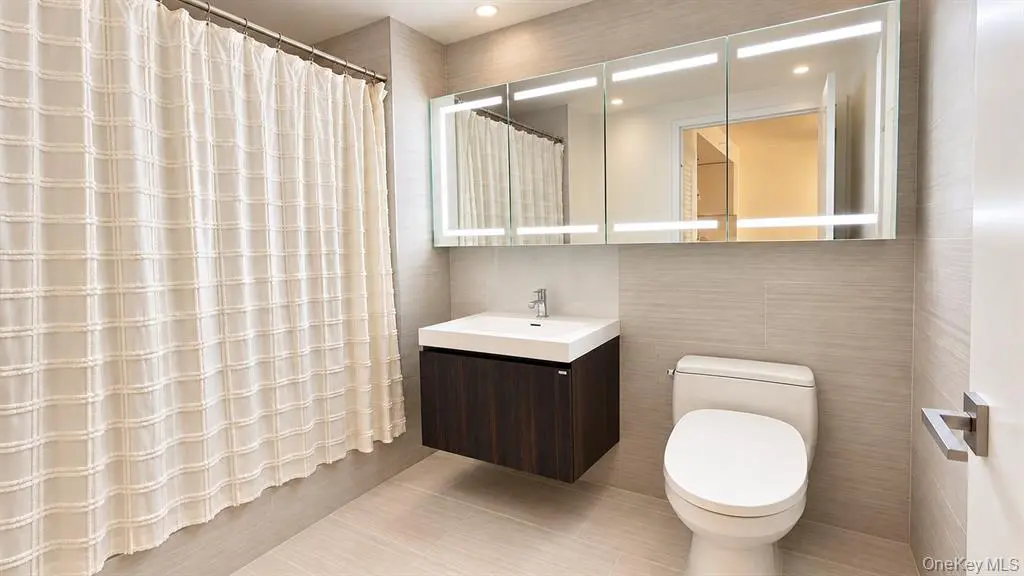 法拉盛SkyView Parc Grand Three｜MLS物业及公共设施展示，具体18C现状另行核实